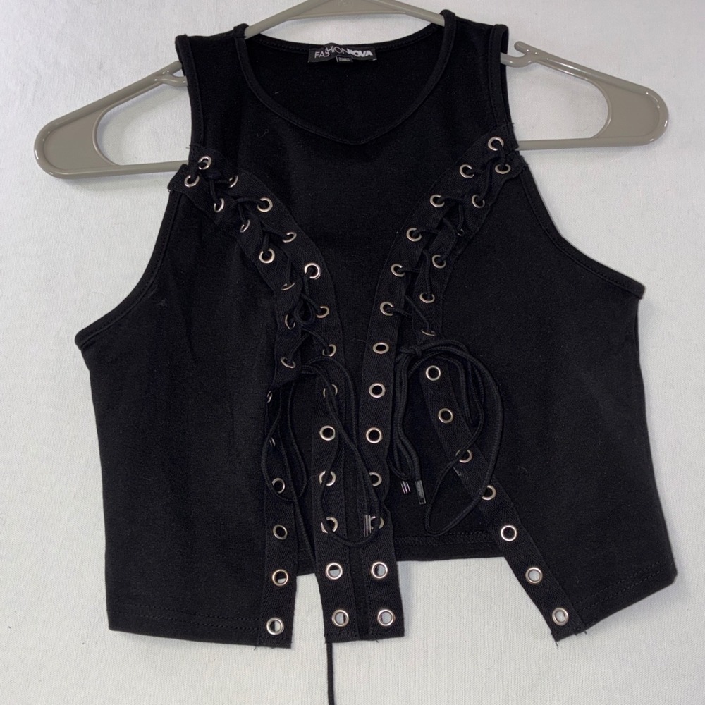 574 Edgy Fashion Nova Lace Up Crop Top XS Black Grommet Sleeveless Party